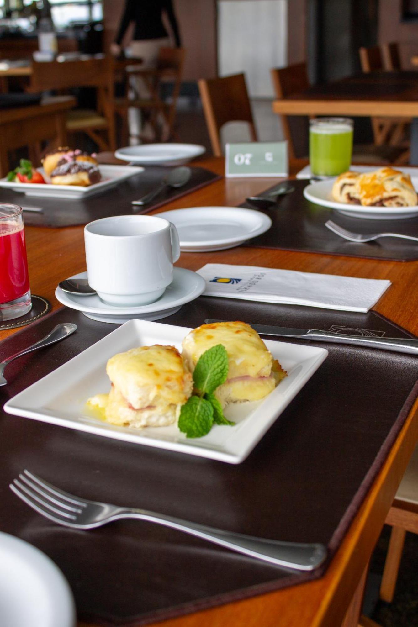 Hotel Senac Ilha Do Boi Vitória Zewnętrze zdjęcie A plate of cheese soufflé